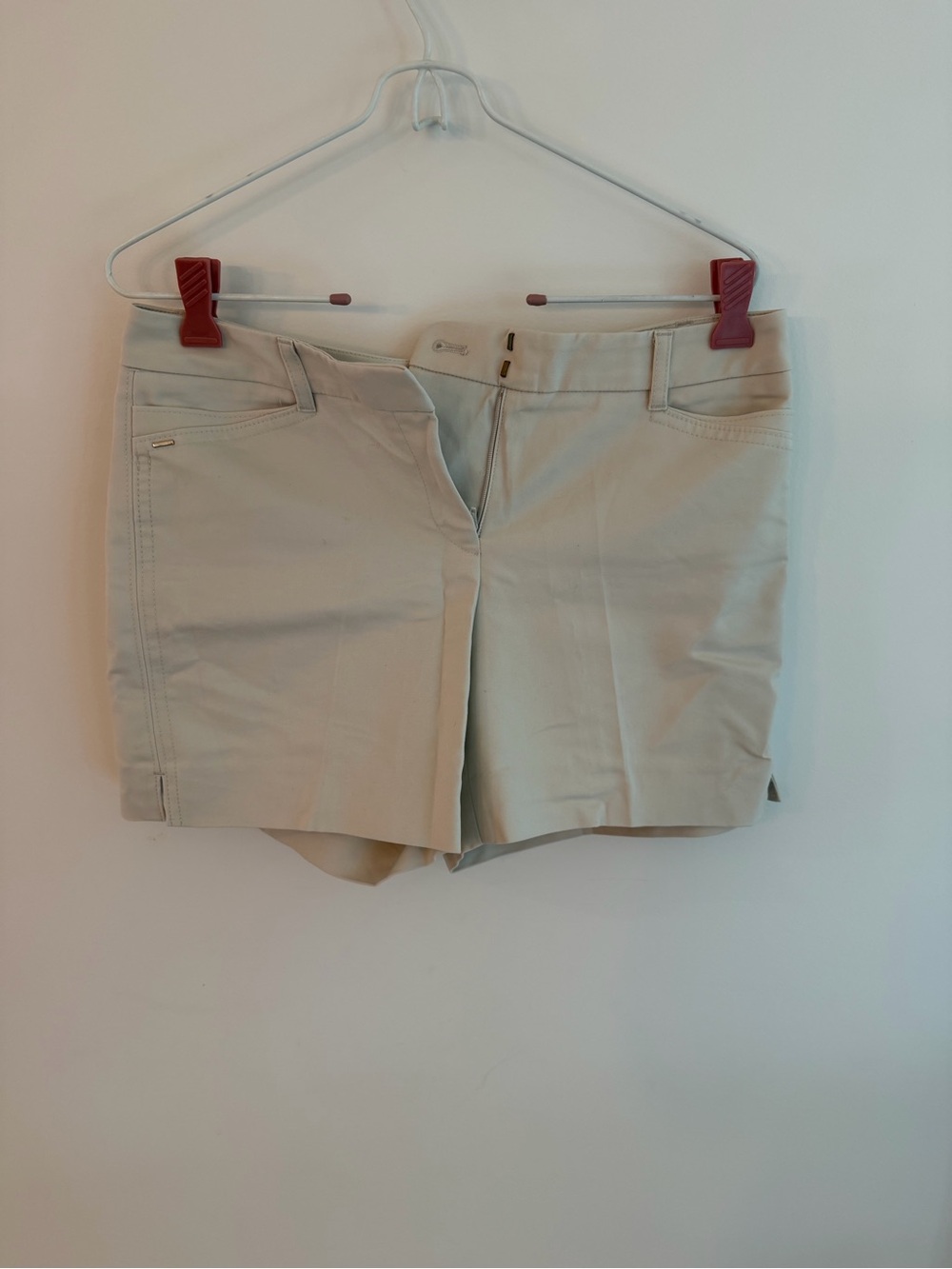 White House/Black Market: Light Beige Women’s Stretch Shorts